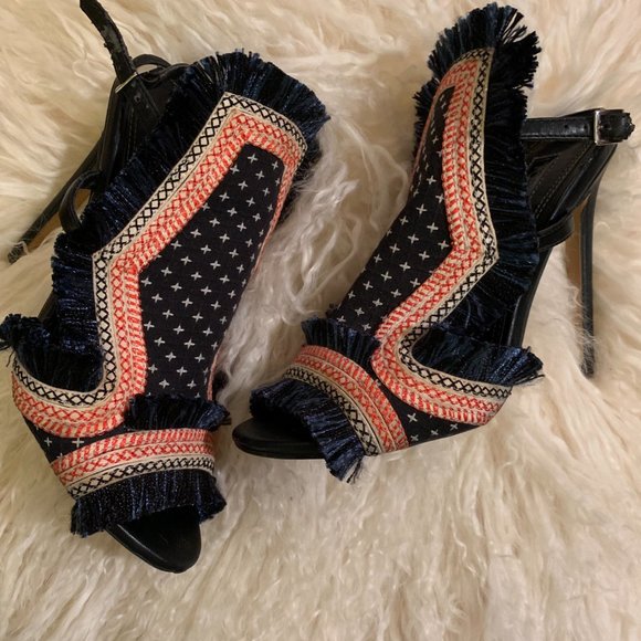 Topshop Patterned Sandal with Trimmed Edges - Picture 5 of 10